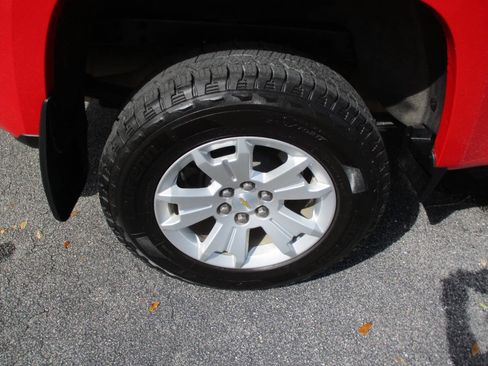 Used 2018 Chevrolet Colorado LT image 30