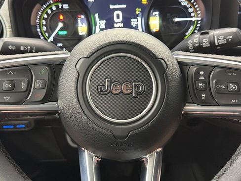 Used 2025 Jeep Wrangler Unlimited Sahara AWD/4WD image 28