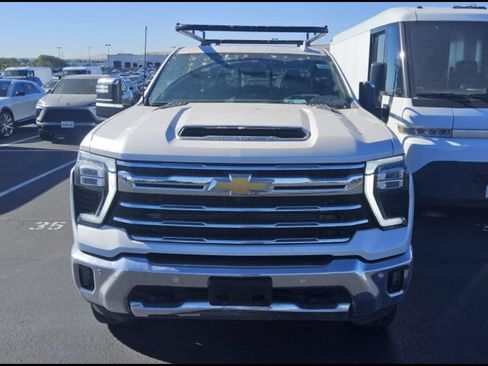 Used 2024 Chevrolet Silverado 2500 LTZ w/ LTZ Convenience Package AWD/4WD image 5