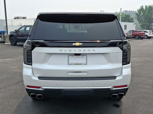 Used 2025 Chevrolet Suburban High Country AWD/4WD image 5