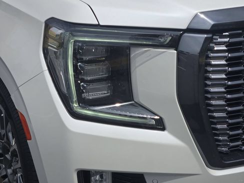 Used 2023 GMC Yukon XL Denali Ultimate AWD/4WD image 9