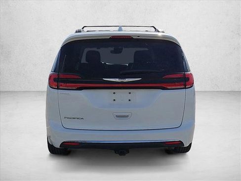 Used 2022 Chrysler Pacifica Touring-L FWD image 6