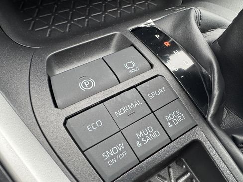 Used 2024 Toyota RAV4 XLE image 28