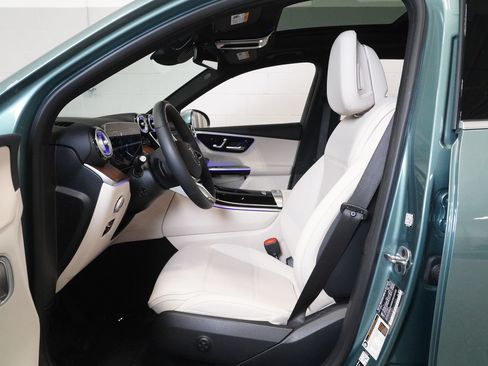 Used 2026 Mercedes-Benz GLC 300 4MATIC image 11