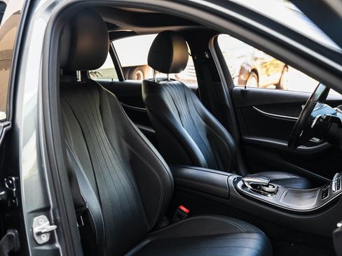 Used 2018 Mercedes-Benz E 300 4MATIC image 32