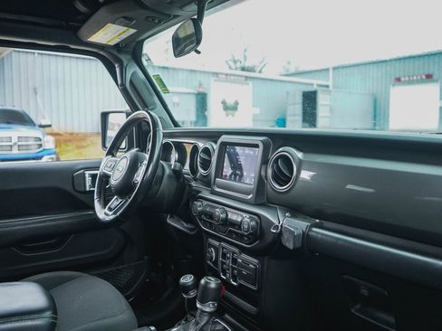 Used 2020 Jeep Wrangler Unlimited Sahara image 10