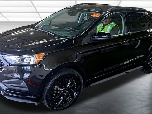 Used 2022 Ford Edge SE w/ Black Appearance Package image 12