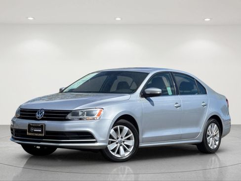 Used 2015 Volkswagen Jetta SE FWD image 2