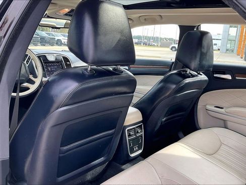 Used 2019 Chrysler 300 C w/ Safetytec Plus Group image 35