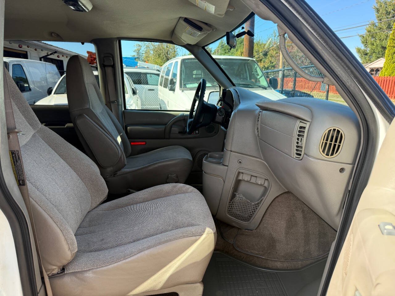 Used 2004 GMC Safari Passenger RWD image 16