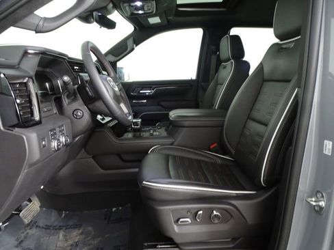 Used 2025 GMC Sierra 1500 AT4X image 11