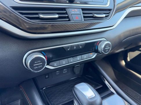 Used 2024 Nissan Altima 2.0 SR image 17