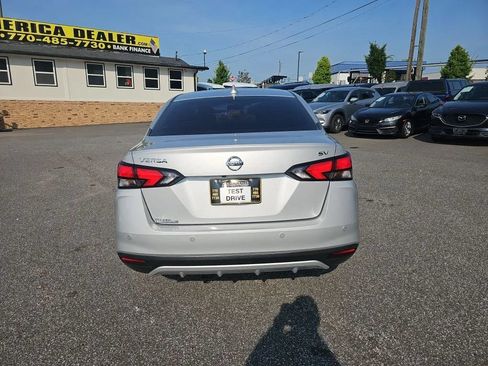 Used 2021 Nissan Versa SV FWD image 4