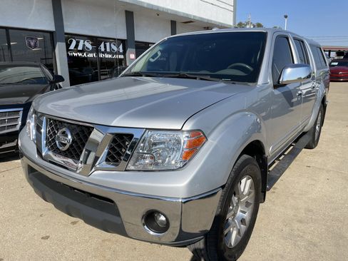 Used 2013 Nissan Frontier SL w/ Moonroof Pkg image 1