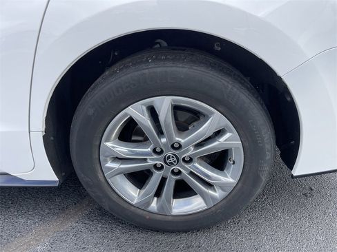 Used 2022 Toyota Sienna XSE image 8