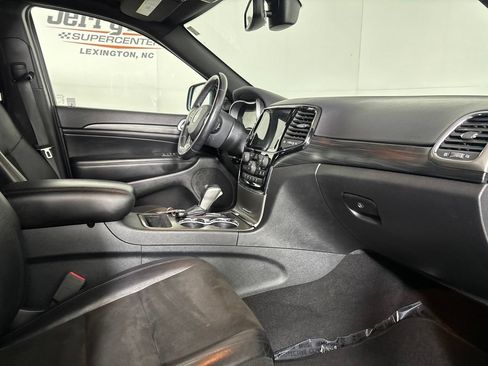 Used 2020 Jeep Grand Cherokee Altitude AWD/4WD image 33