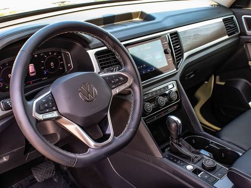 Used 2023 Volkswagen Atlas SE w/ Black Wheel Package AWD/4WD image 16
