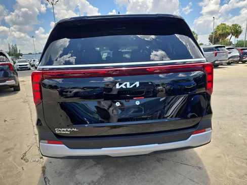 New 2026 Kia Carnival EX FWD image 7