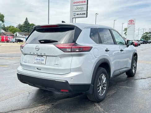 Used 2025 Nissan Rogue S AWD/4WD image 8