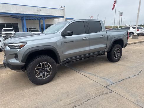 Used 2025 Chevrolet Colorado ZR2 w/ Technology Package AWD/4WD image 2