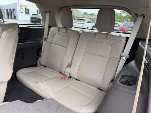 Used 2023 Lincoln Aviator AWD w/ Premium Package image 15