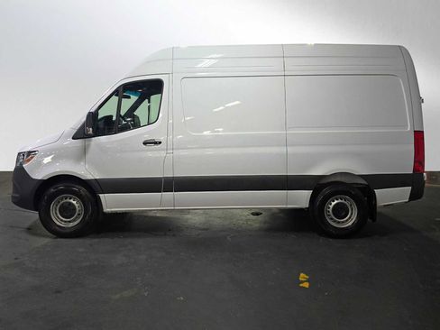 Used 2025 Mercedes-Benz Sprinter 2500 image 6