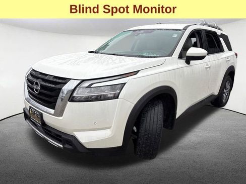 Used 2024 Nissan Pathfinder SL AWD/4WD image 4