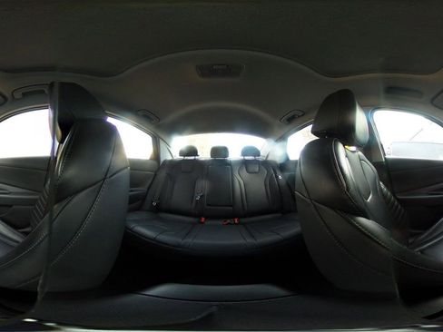 Used 2025 Hyundai Elantra Limited image 43