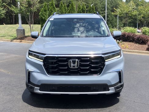 Used 2025 Honda Pilot Touring image 3