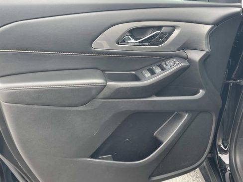 Used 2021 Chevrolet Traverse LS image 15