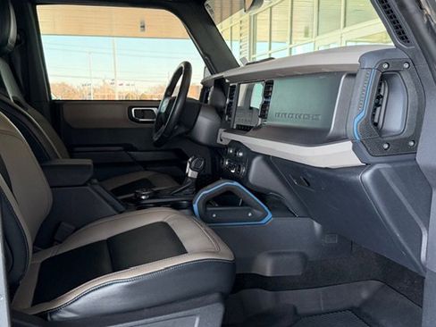 Used 2024 Ford Bronco Wildtrak image 8
