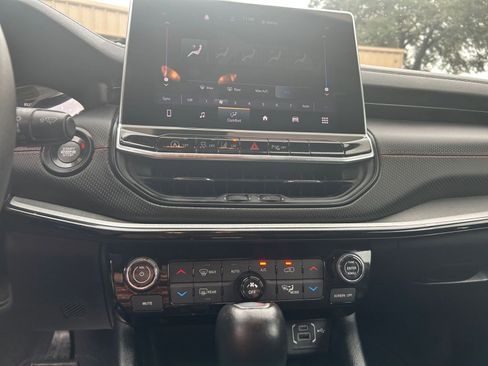 Used 2025 Jeep Compass Trailhawk image 18