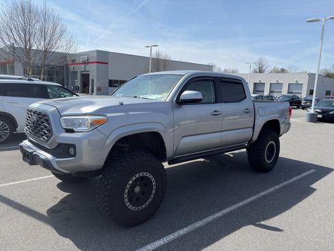 Used 2017 Toyota Tacoma SR w/ SR Convenience Package image 1