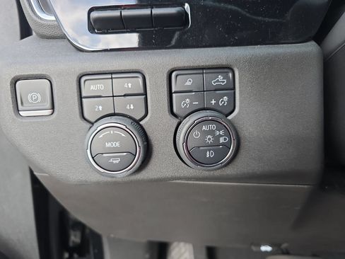 Used 2023 Chevrolet Silverado 1500 High Country w/ High Country Premium Package AWD/4WD image 25