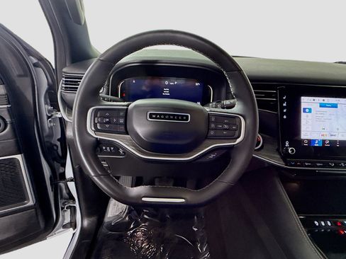 Used 2023 Jeep Wagoneer Series II RWD image 13