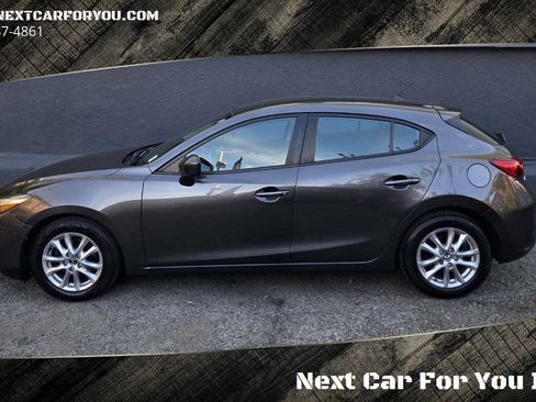 Used 2018 MAZDA MAZDA3 Sport FWD image 2