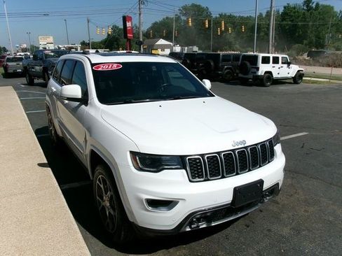 Used 2018 Jeep Grand Cherokee Limited AWD/4WD image 4