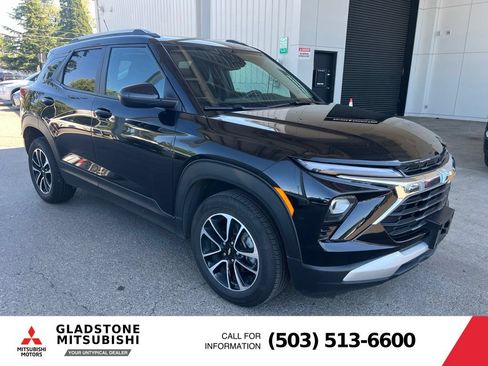 Used 2025 Chevrolet TrailBlazer LT AWD/4WD image 1