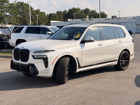 Used 2024 BMW X7 xDrive40i w/ M Sport Package AWD/4WD image 7