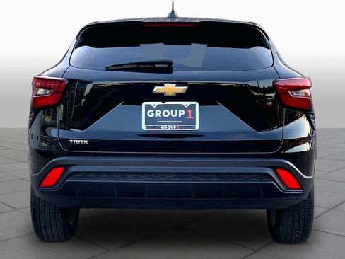 Used 2024 Chevrolet Trax LS w/ LS Convenience Package FWD image 5