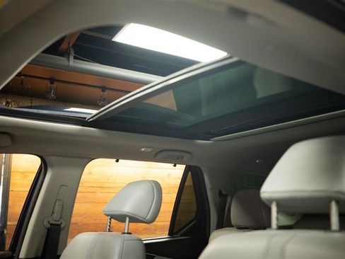 Used 2024 Honda Pilot Touring image 32
