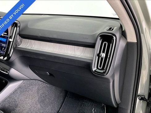 Certified 2025 Volvo XC40 B5 Plus AWD/4WD image 20