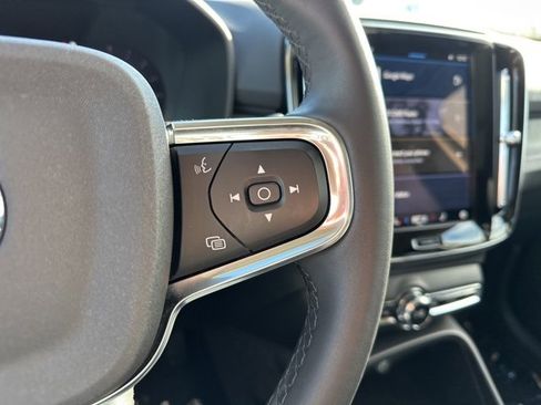 Certified 2023 Volvo XC40 B5 Plus image 27
