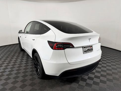 Used 2020 Tesla Model Y Long Range image 11