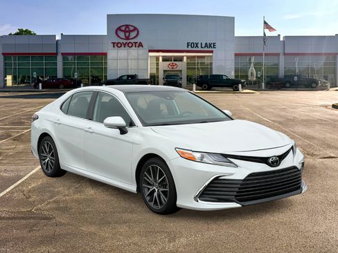 Used 2023 Toyota Camry XLE FWD image 7