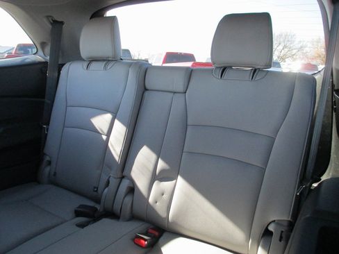Used 2018 Honda Pilot Touring image 19