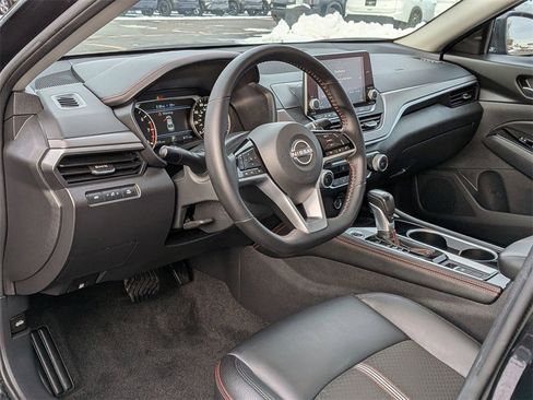 Used 2025 Nissan Altima 2.5 SR image 10
