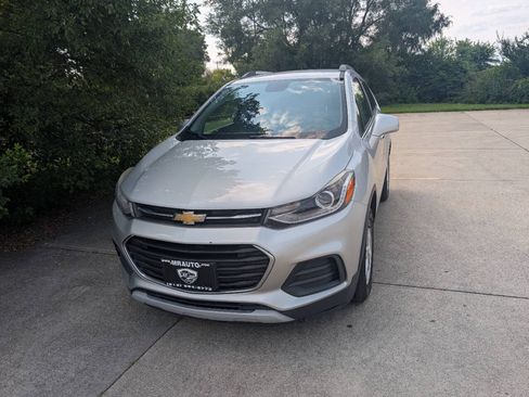 Used 2017 Chevrolet Trax LT w/ Driver Confidence Package FWD image 1