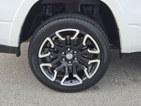 Used 2025 RAM 1500 Limited AWD/4WD image 7