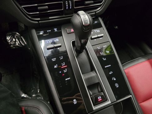 Used 2023 Porsche Macan image 27